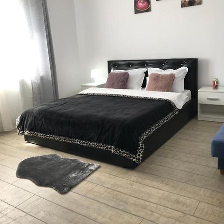 Cazare Apartament Rasnov Appartamento Esterno foto