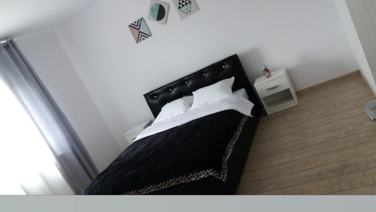 Cazare Apartament Rasnov Appartamento Esterno foto