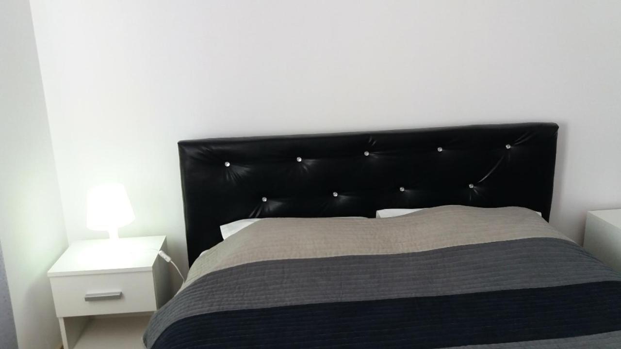 Cazare Apartament Rasnov Appartamento Esterno foto