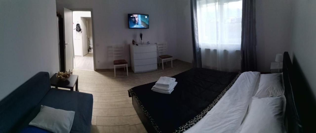 Cazare Apartament Rasnov Appartamento Esterno foto