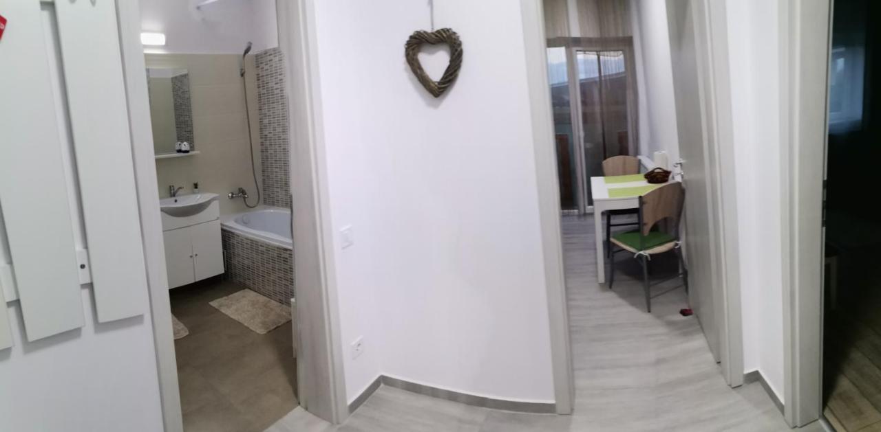 Cazare Apartament Rasnov Appartamento Esterno foto